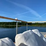 Hausboot Snowbird Luebeck Mit Grossem Sonnendeck