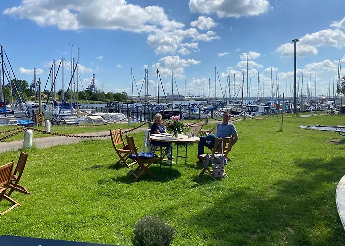 Hausboot Snowbird Luebeck Mit Grossem Sonnendeck