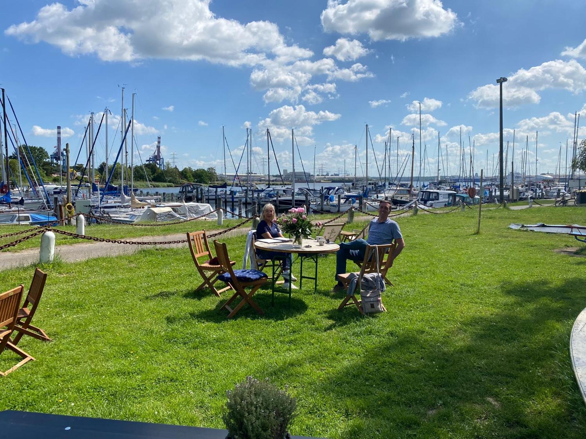 Hausboot Snowbird Mit Grossem Sonnendeck Ferienhaus *